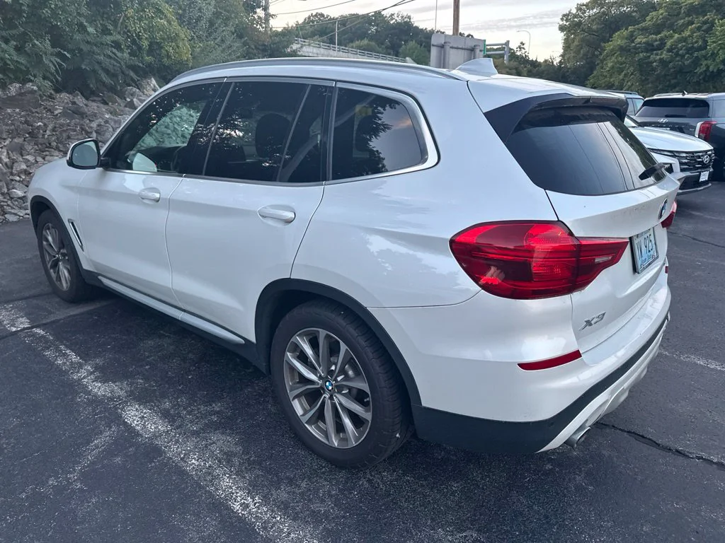 Used 2019 White BMW xDrive30i image 2
