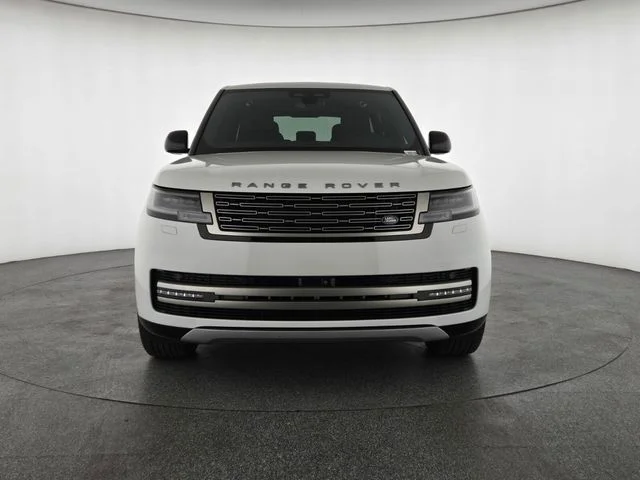 Used 2024  Land Rover SE image 8