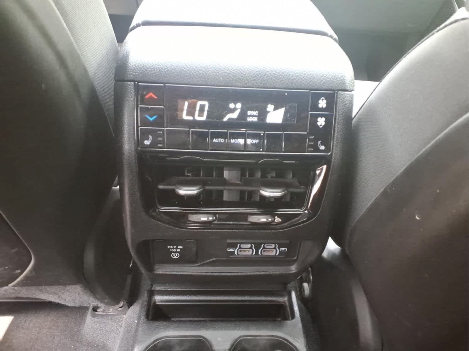 Used 2022 Diamond Black Crystal Pearlcoat Jeep Limited image 13