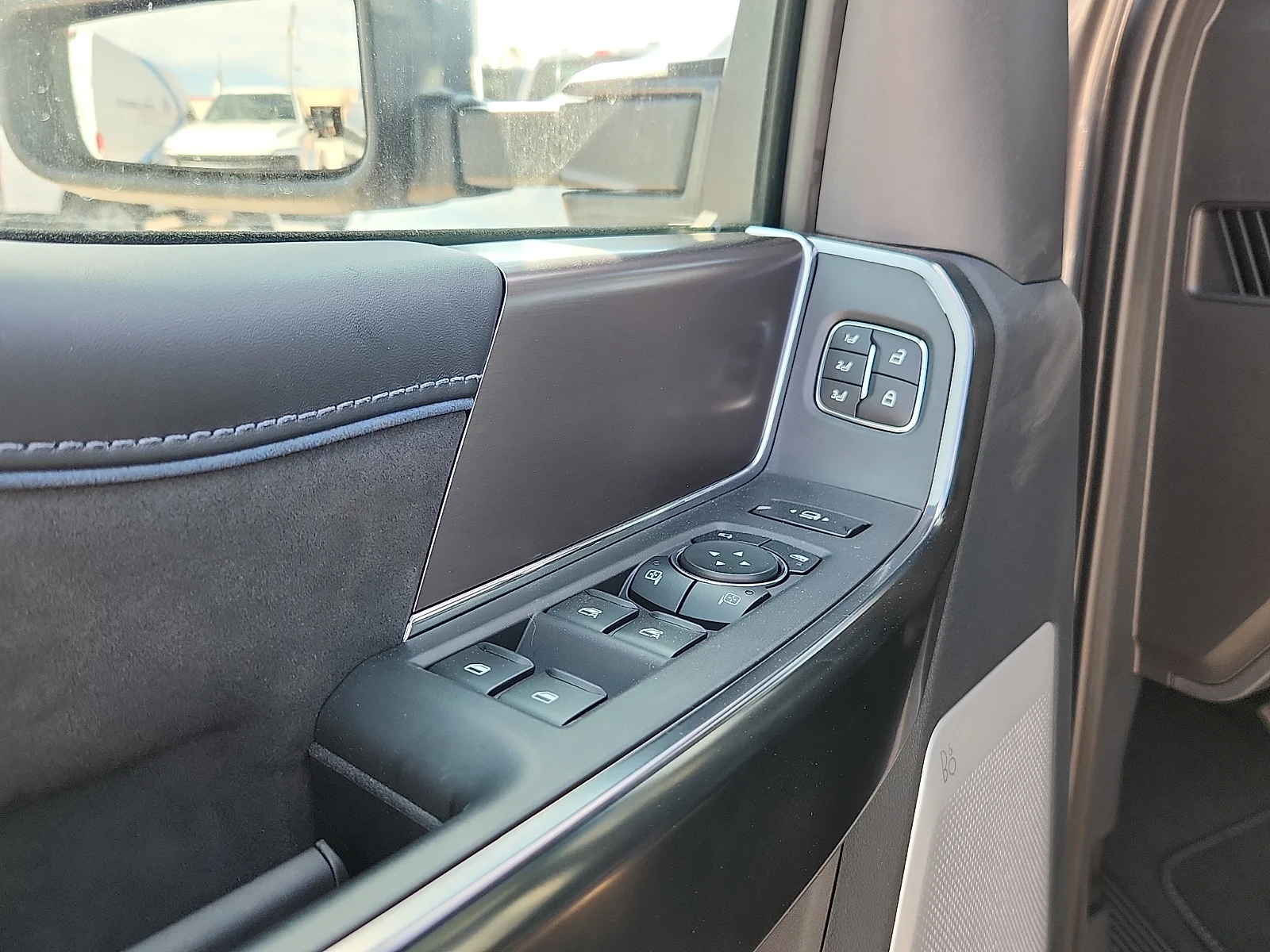 New 2027 Carbonized Gray Metallic Ford Platinum image 14