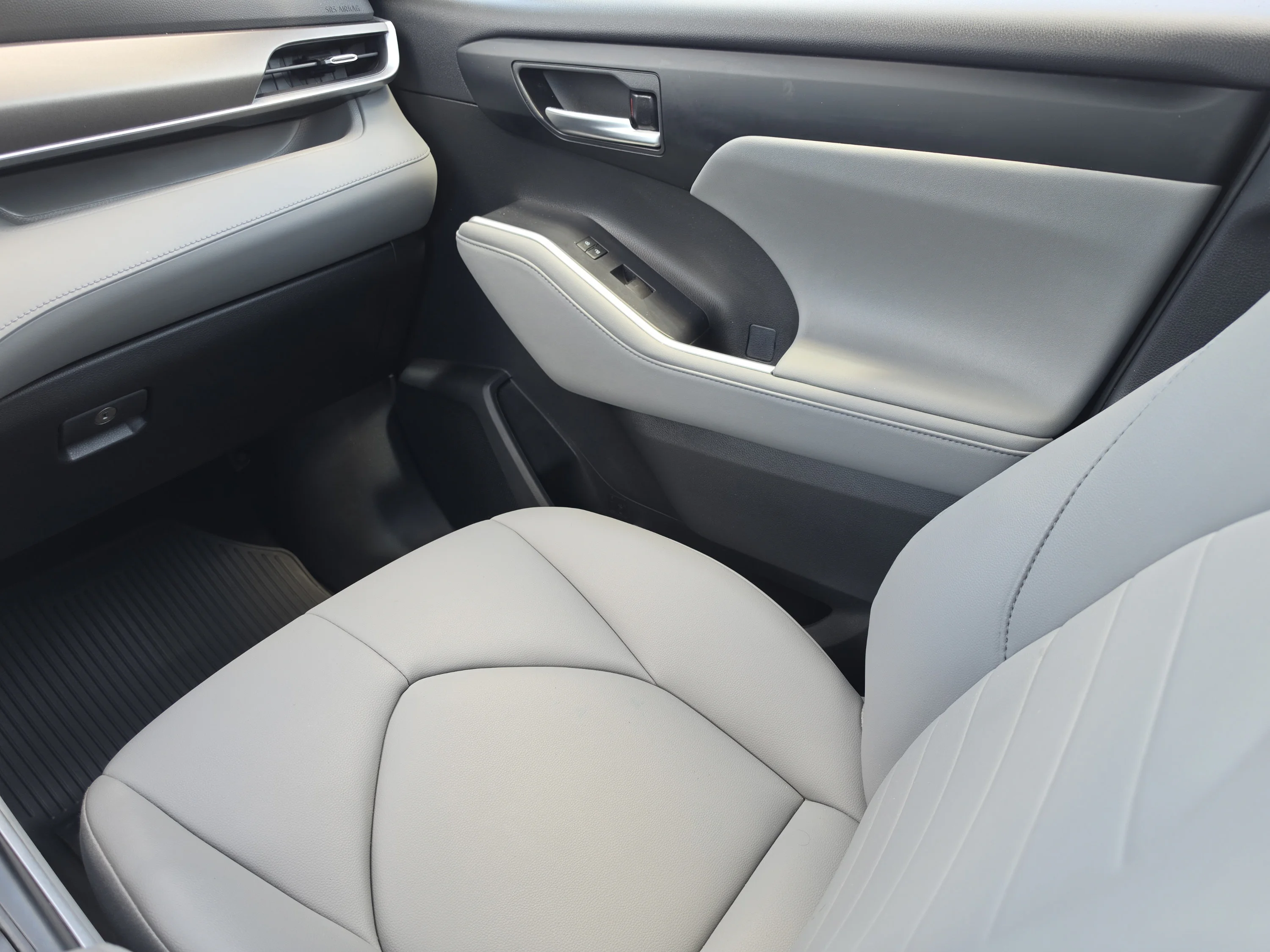 Used 2023 Celestial Silver Metallic Toyota Hybrid XLE image 22