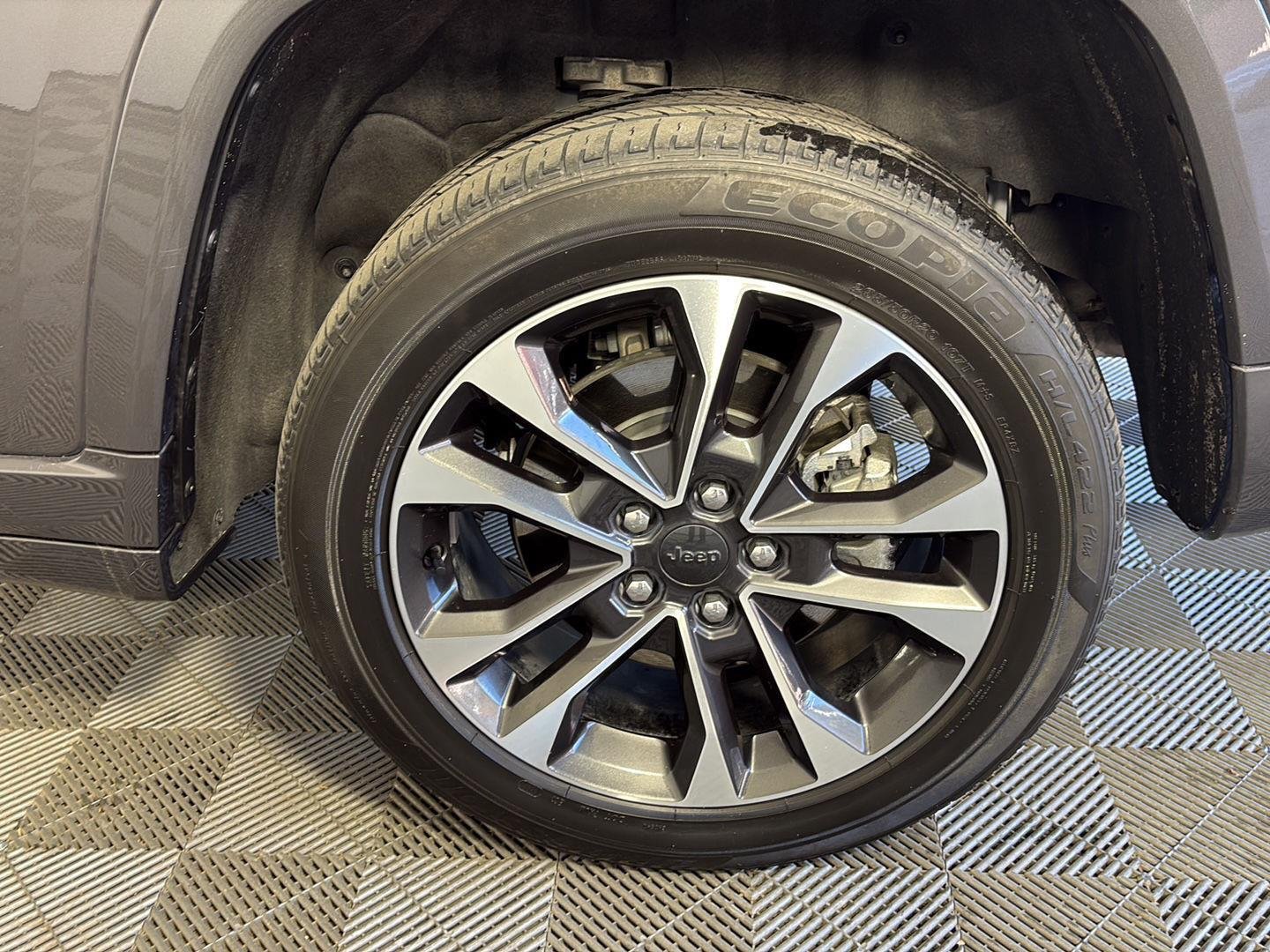 Used 2023 Baltic Gray Metallic Clearcoat Jeep Overland image 15