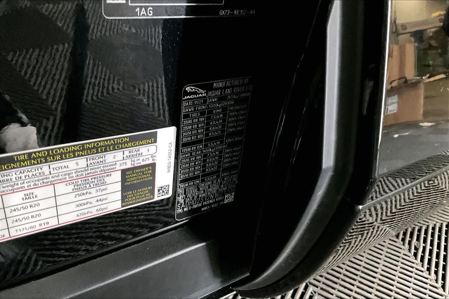 Used 2022 Santorini Black Metallic Jaguar HSE image 30