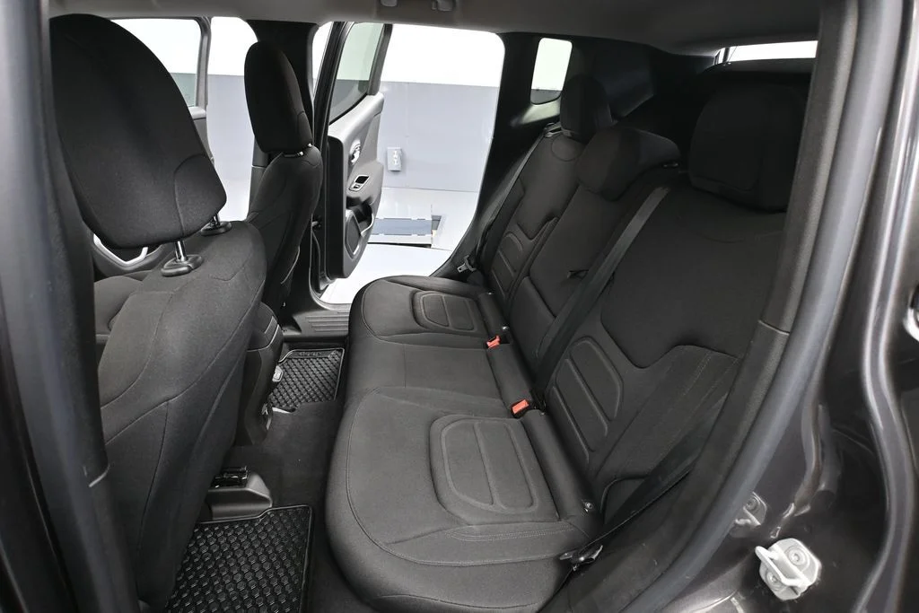 Used 2021 Gray Jeep Latitude image 38