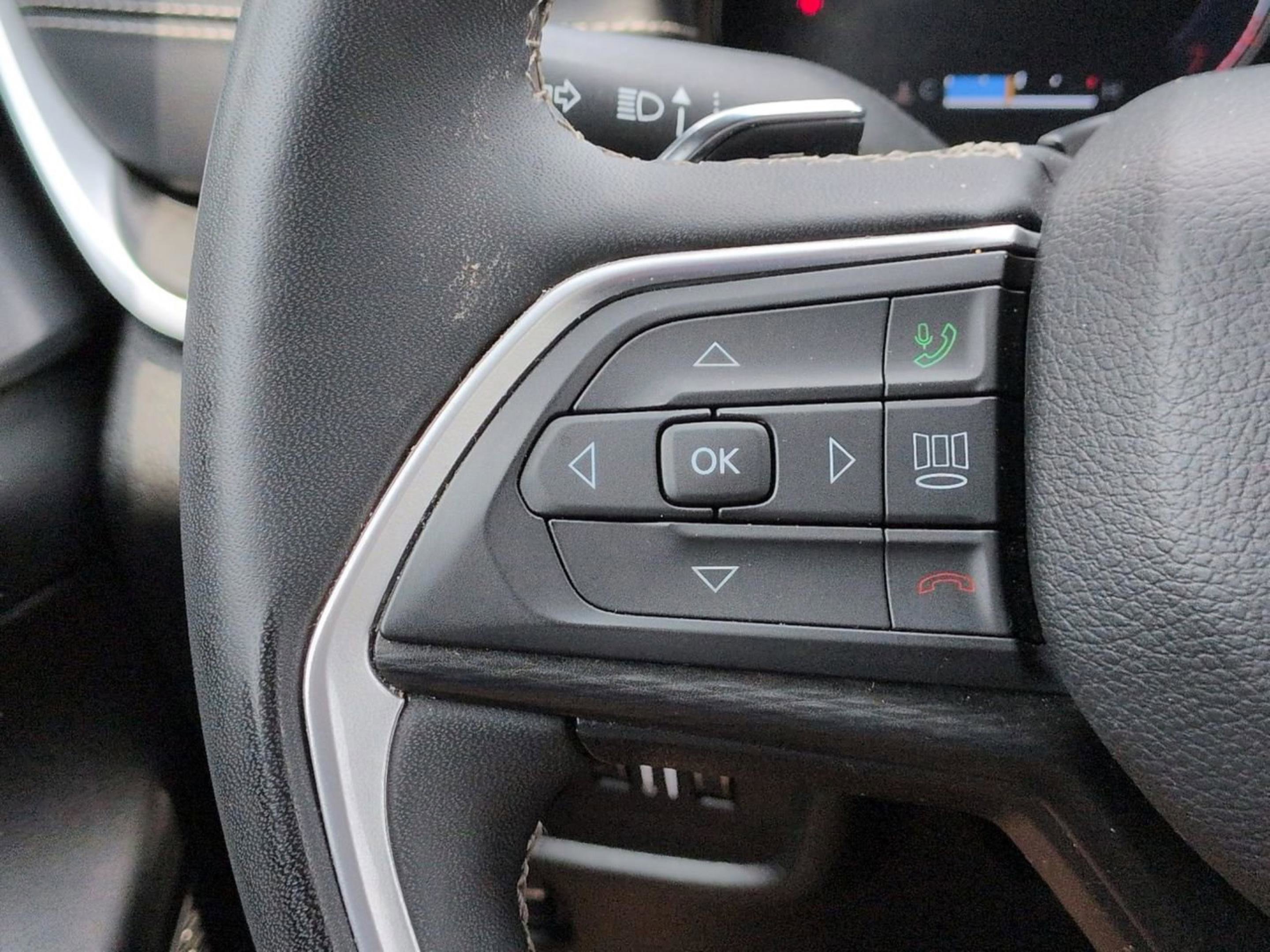 Used 2024 Baltic Gray Metallic Clearcoat Jeep Altitude image 25