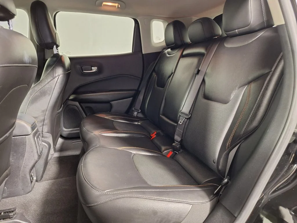 Used 2021 Diamond Black Crystal Pearlcoat Jeep Limited image 22