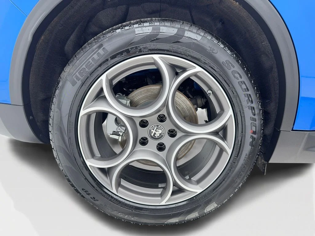 New 2025 Blue Alfa Romeo Base image 45