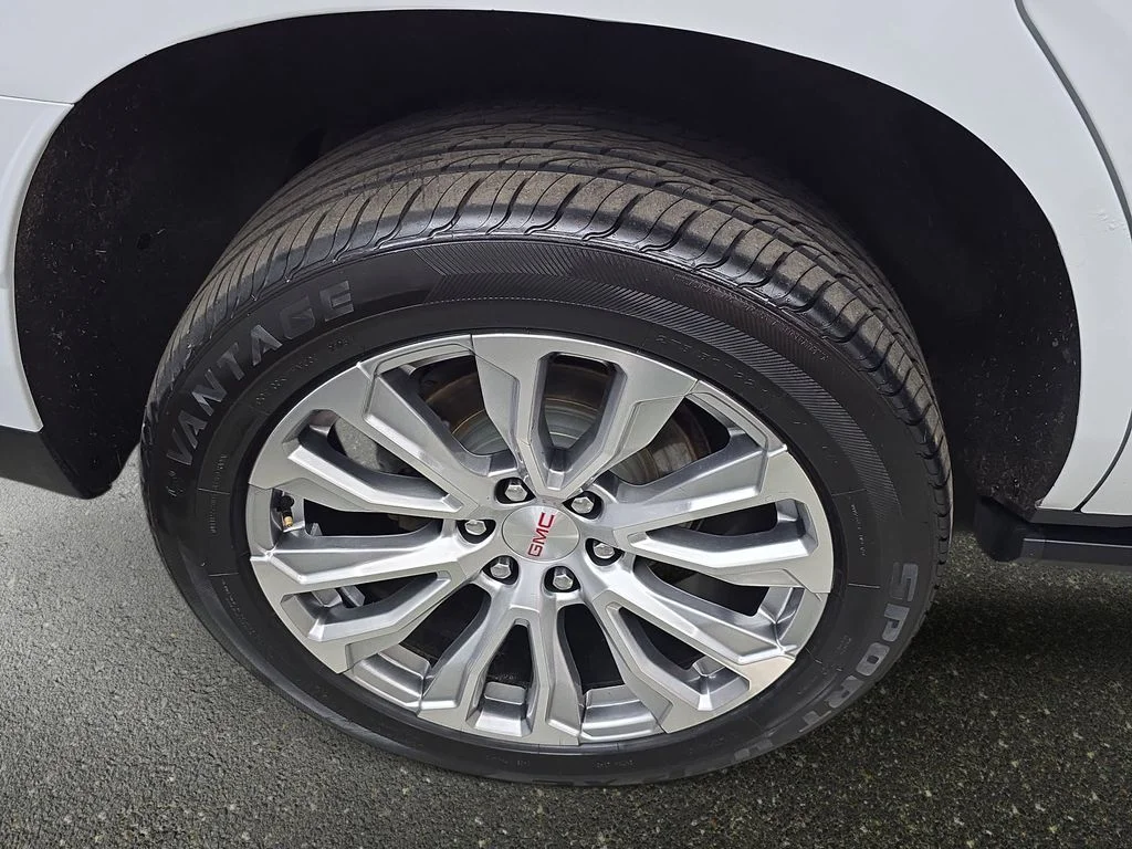 Used 2021 White GMC Denali image 33