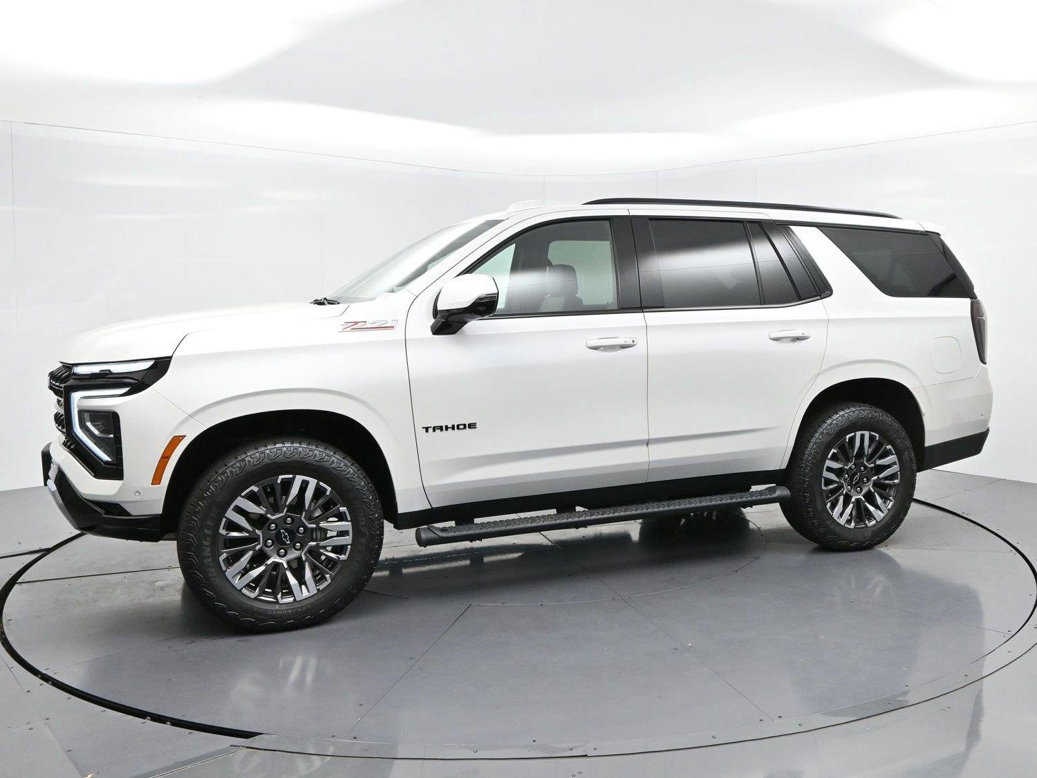 Used 2025 Iridescent Pearl Tricoat Chevrolet Z71 image 4