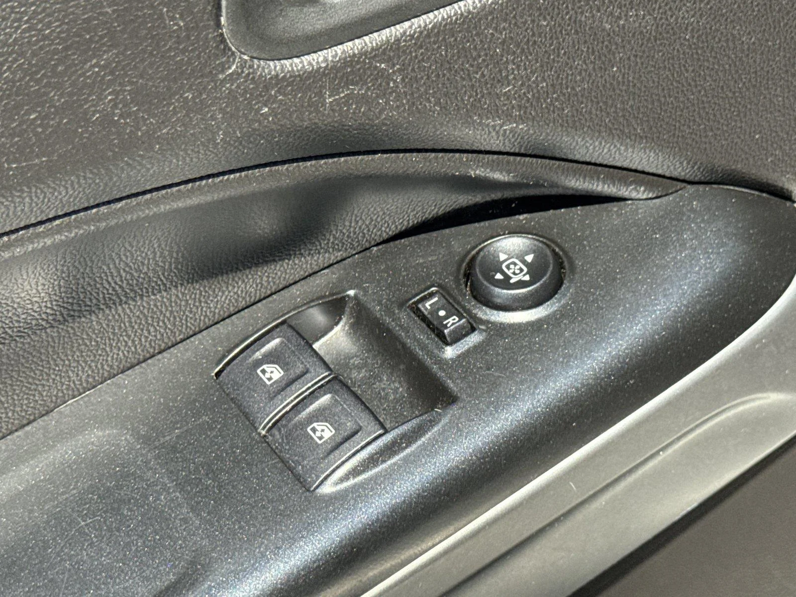 Used 2018 SILVER ICE METALLIC Chevrolet 2WD LT image 18