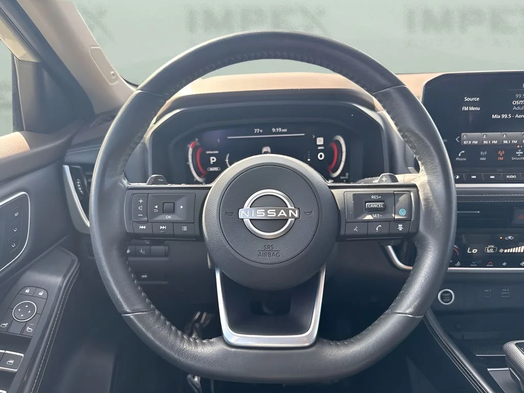 Used 2023 White Nissan Platinum image 13