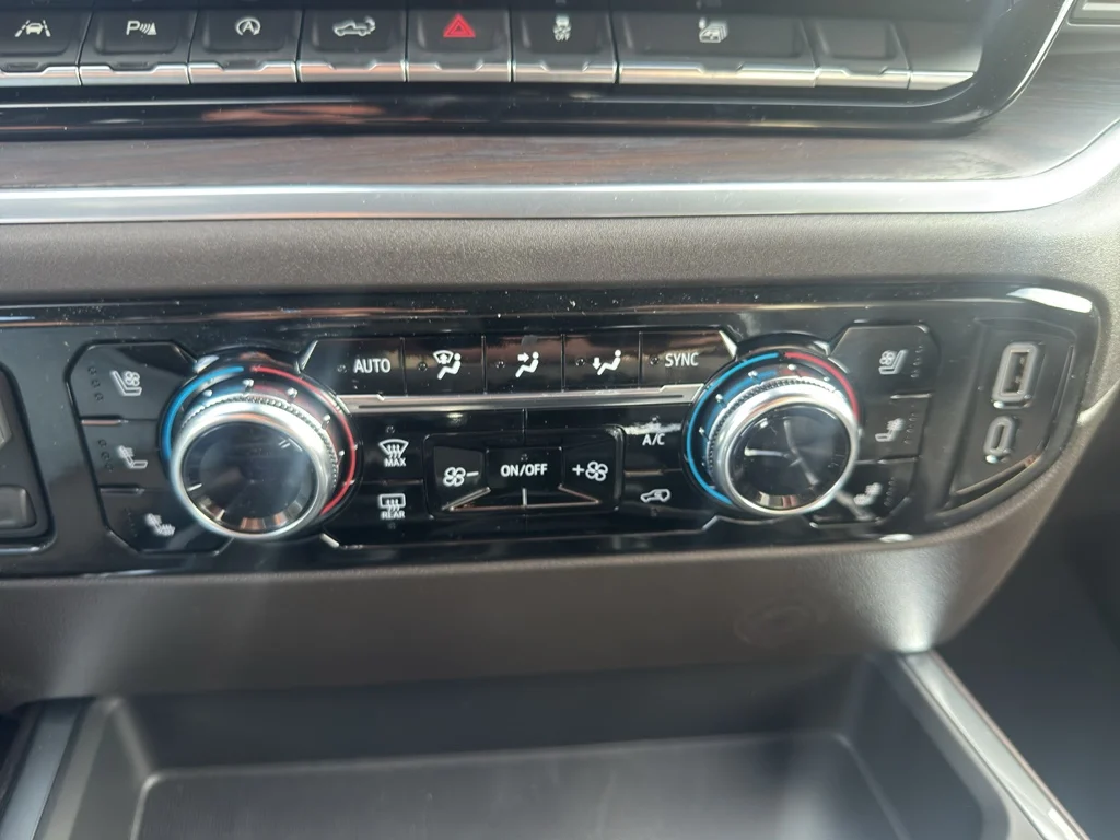 New 2026 Glacier White Tricoat GMC SLT image 27