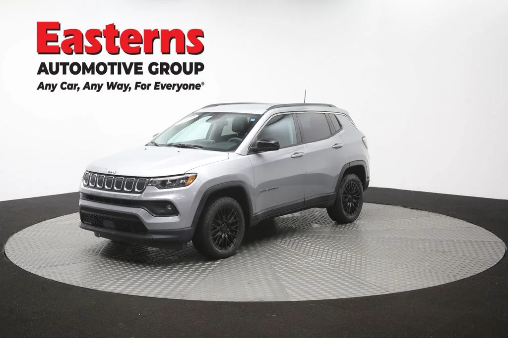 Used 2022 Silver Jeep Latitude image 54