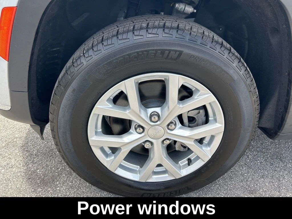 Used 2024 Silver Jeep Limited image 18