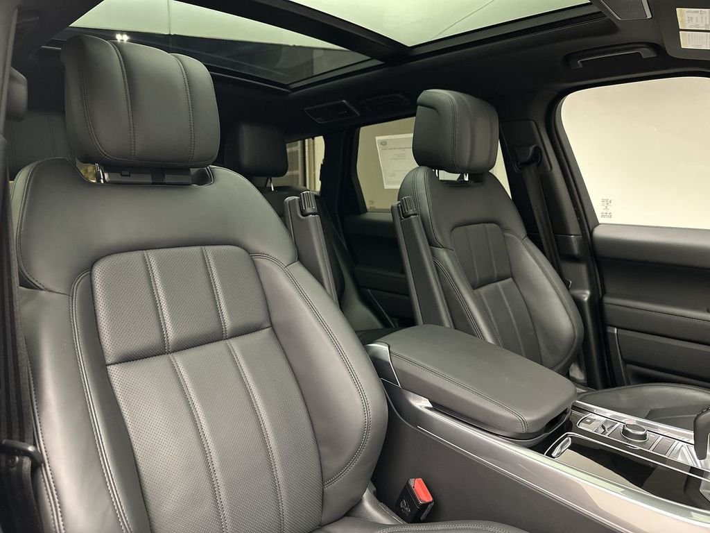 Used 2022 Santorini Black Metallic Land Rover HSE Silver Edition image 11