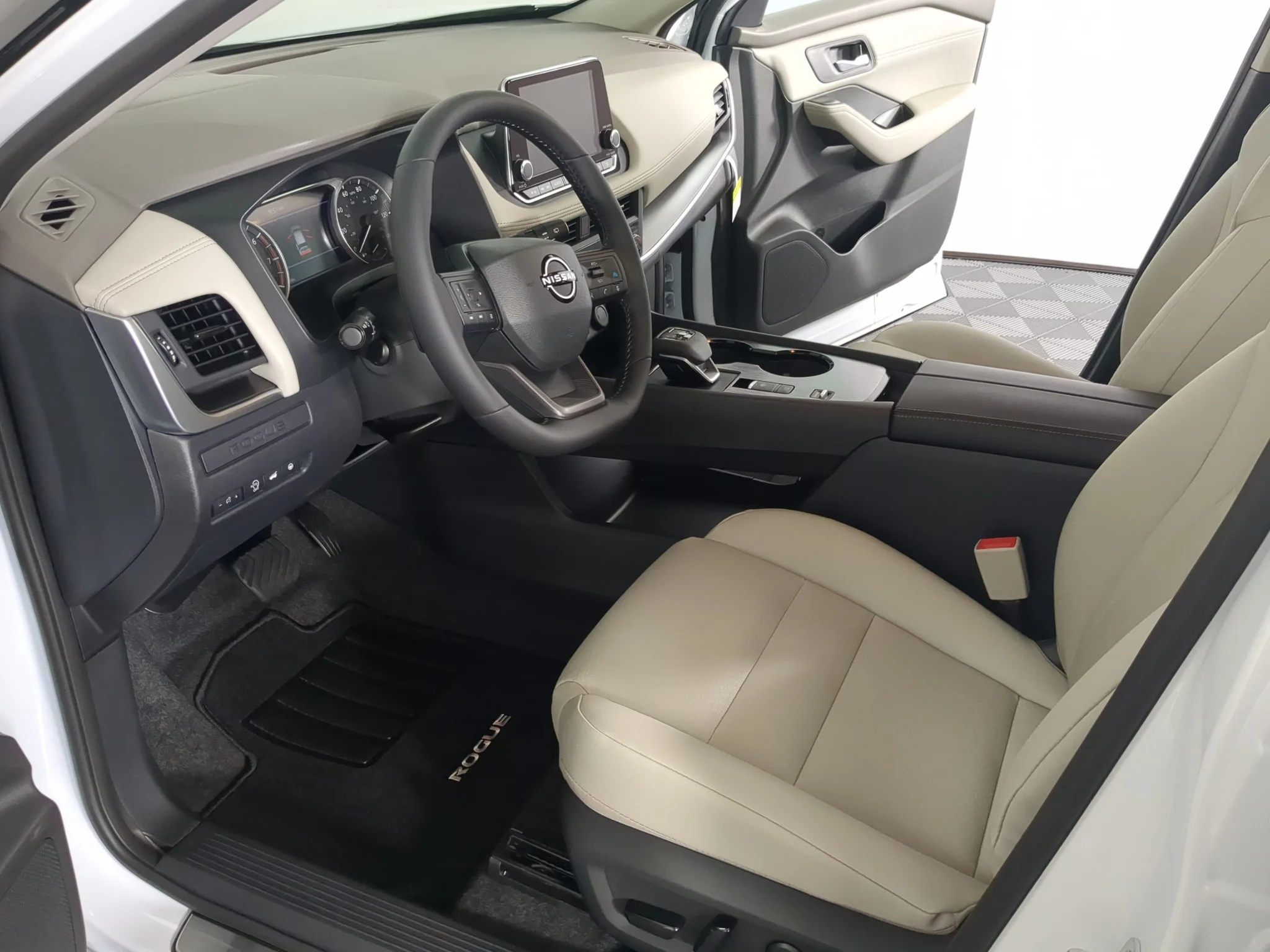 New 2027 Everest White Pearl Tricoat Nissan SV image 10