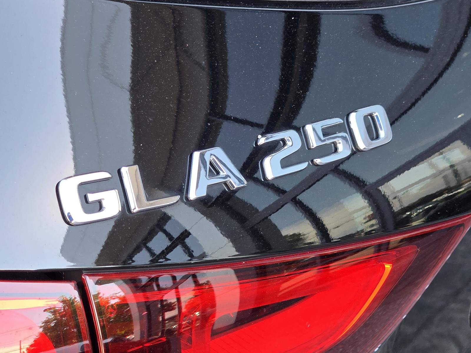 Used 2023 Night Black Mercedes-Benz GLA 250 image 32