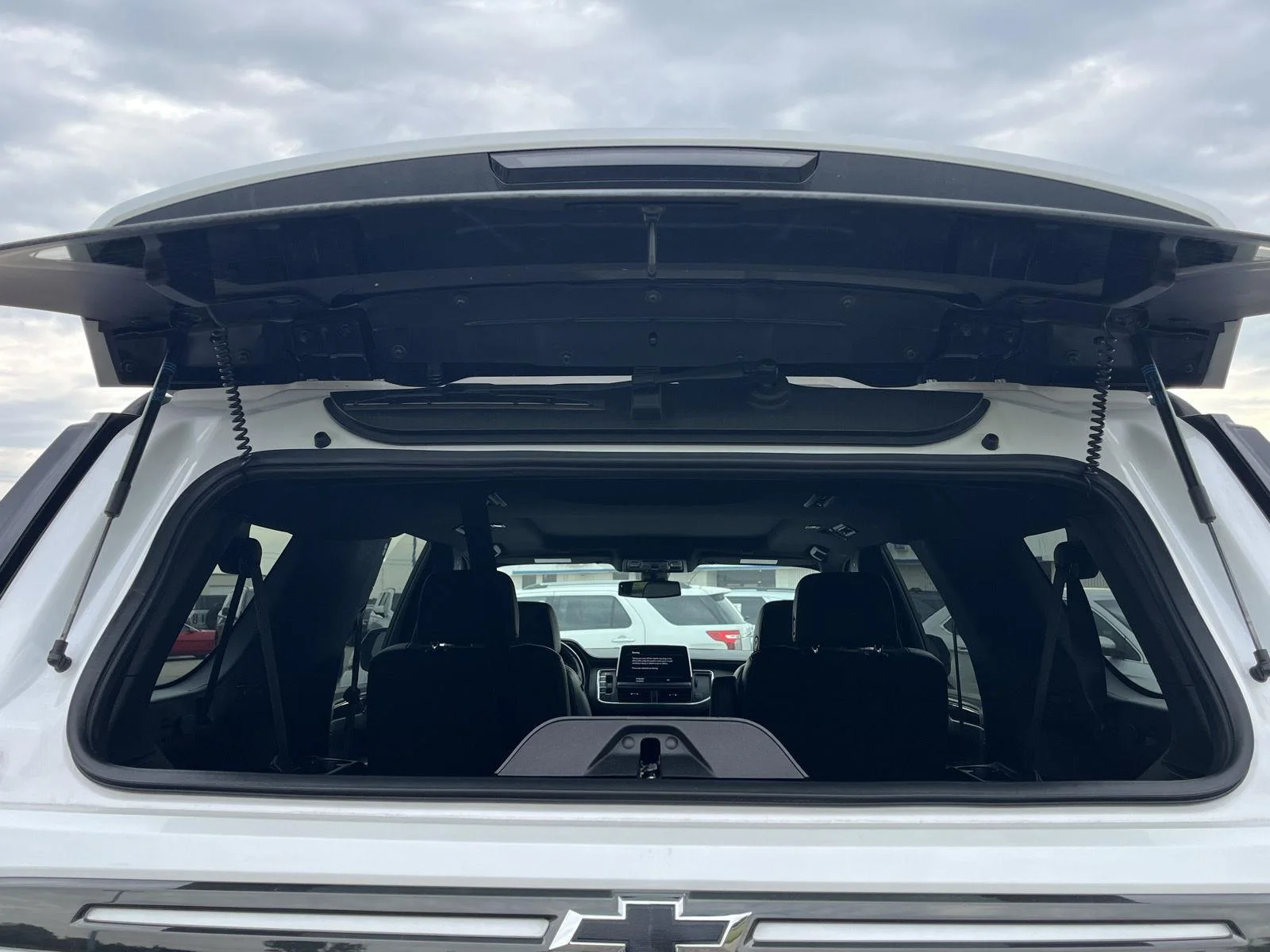 2021 Chevrolet Suburban RST - Photo 6