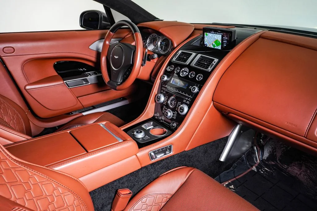 Used 2015 Meteorite Silver Aston Martin  image 17