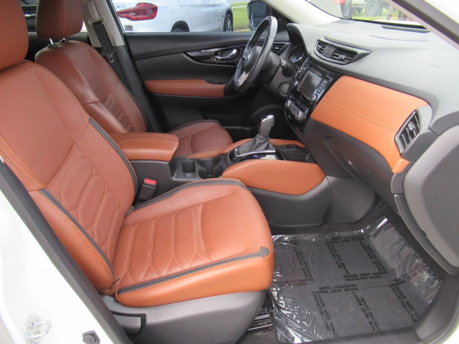 Used 2018 White Nissan SL image 11
