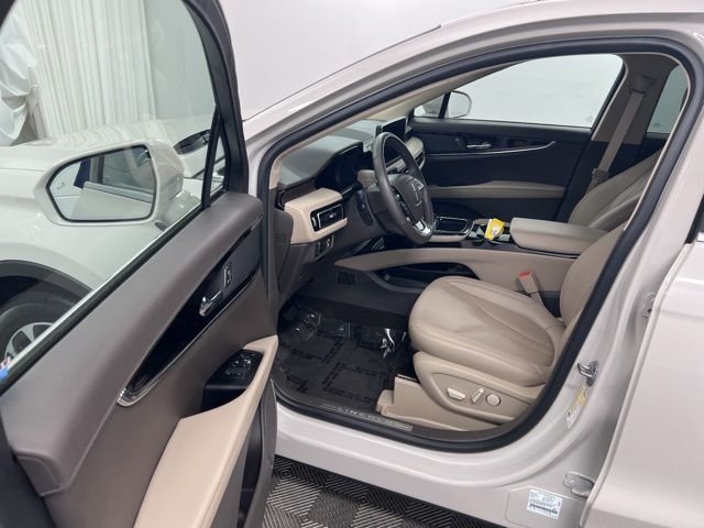 Certified Used 2023 Ceramic Pearl Metallic Tinted Clearcoat Lincoln Reserve image 12