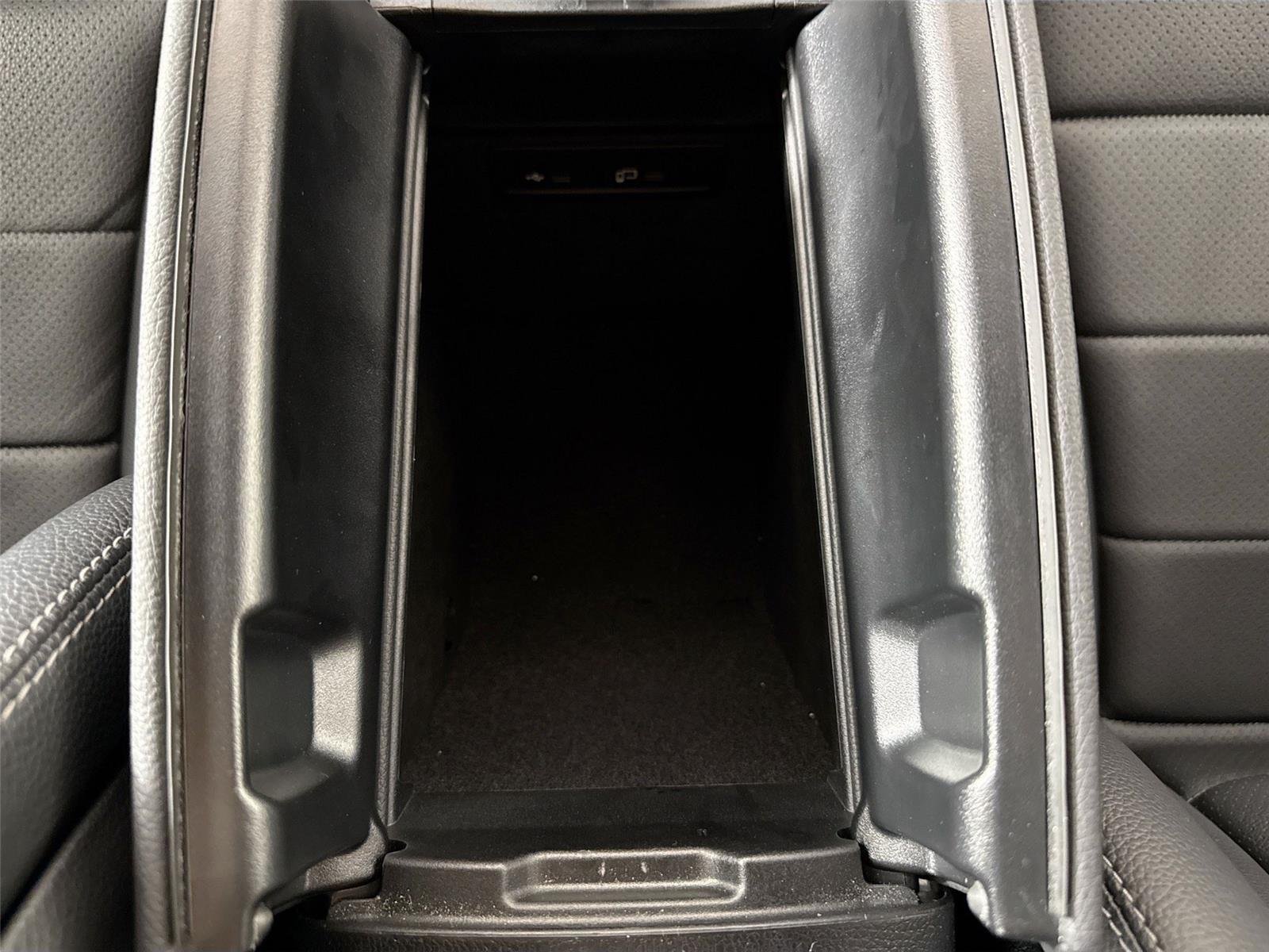 Used 2022 Black Mercedes-Benz GLC 300 image 33