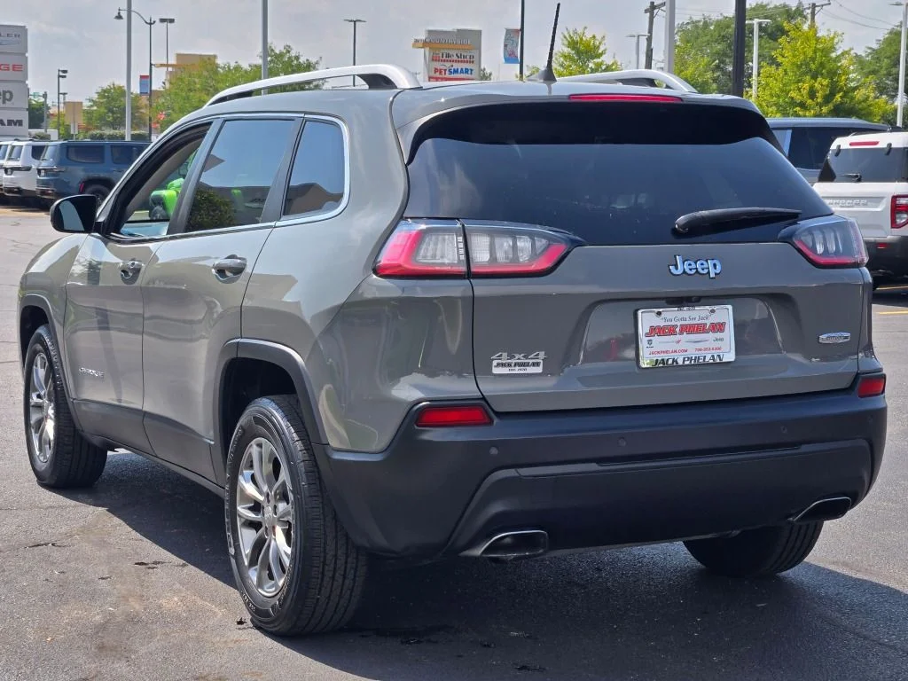 Used 2019 Gray Jeep Latitude Plus image 16