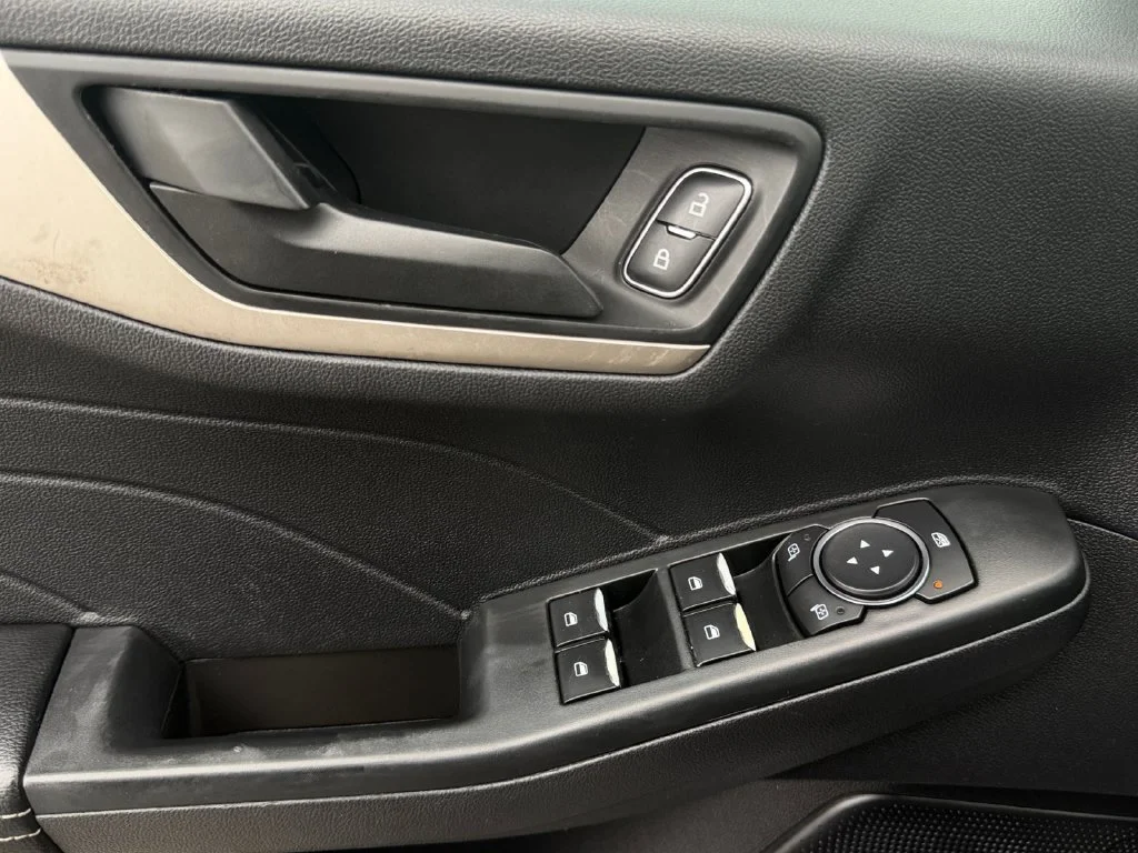 Used 2022 White Ford S image 27