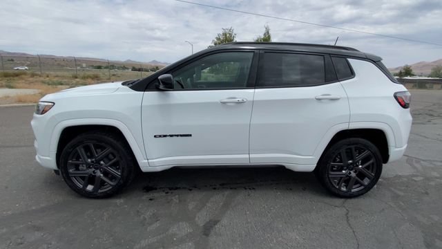 Used 2025 White Jeep Limited 4x4 image 5