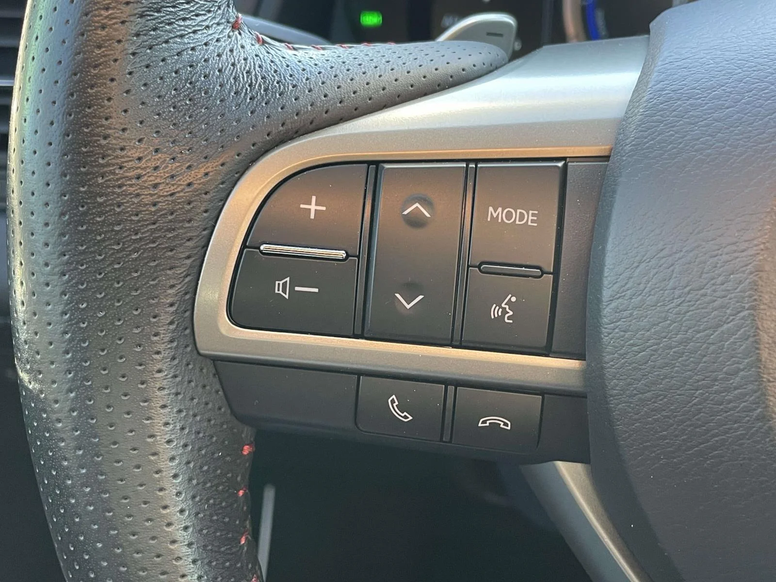 Used 2022 Atomic Silver Lexus F SPORT Handling image 11