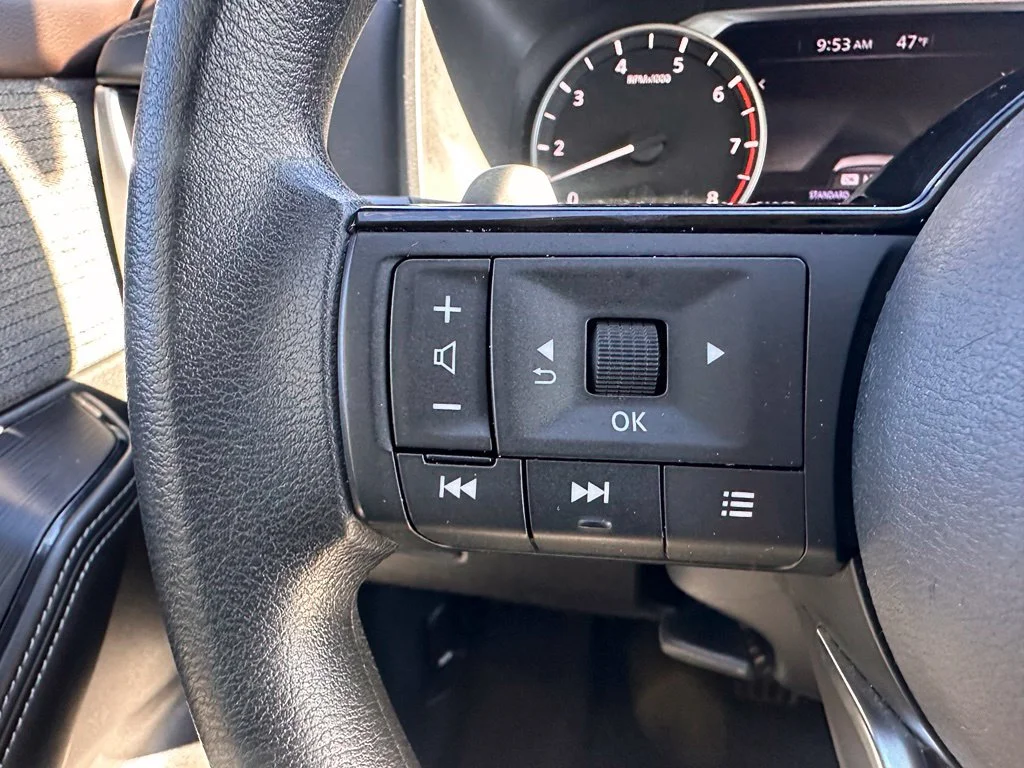 Used 2022 Silver Nissan SV image 17