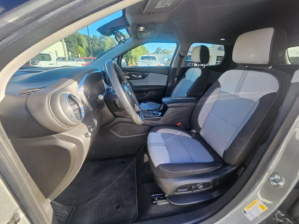 Used 2023 Sterling Gray Metallic Chevrolet LT image 4