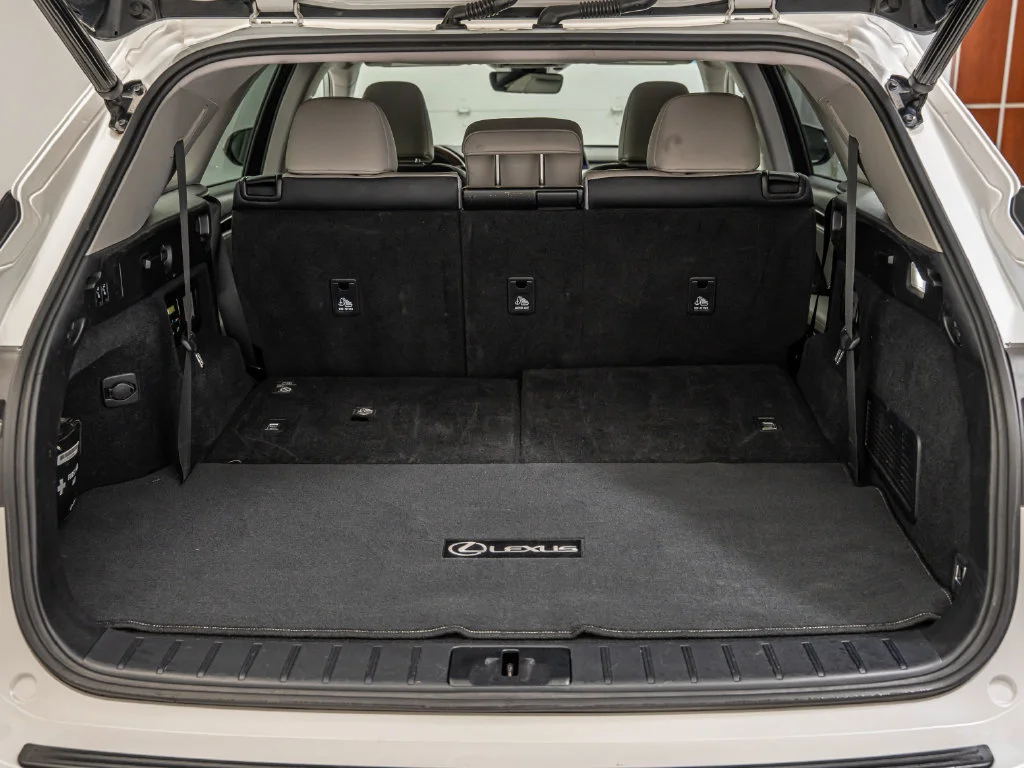 Used 2019 Eminent White Pearl Lexus 350L image 21