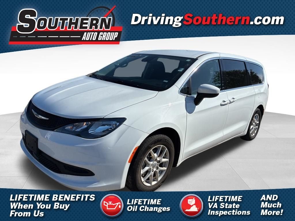 2023 Chrysler Voyager LX's photo