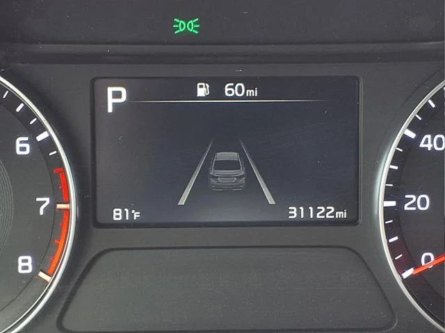 Used 2023 Red Kia LXS image 19