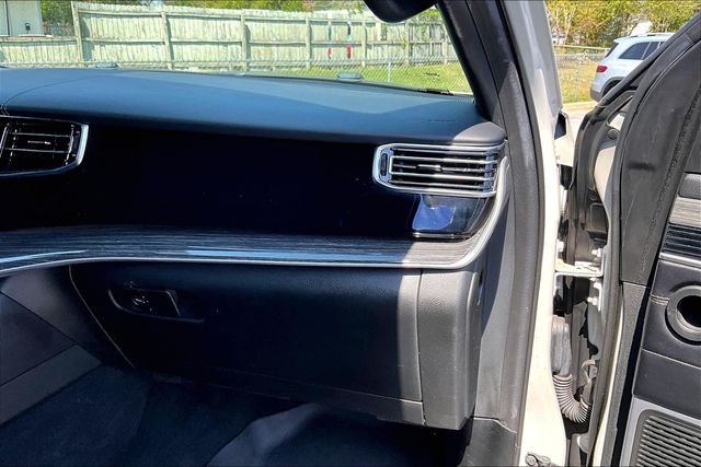 Used 2022 White Jeep Series III image 23