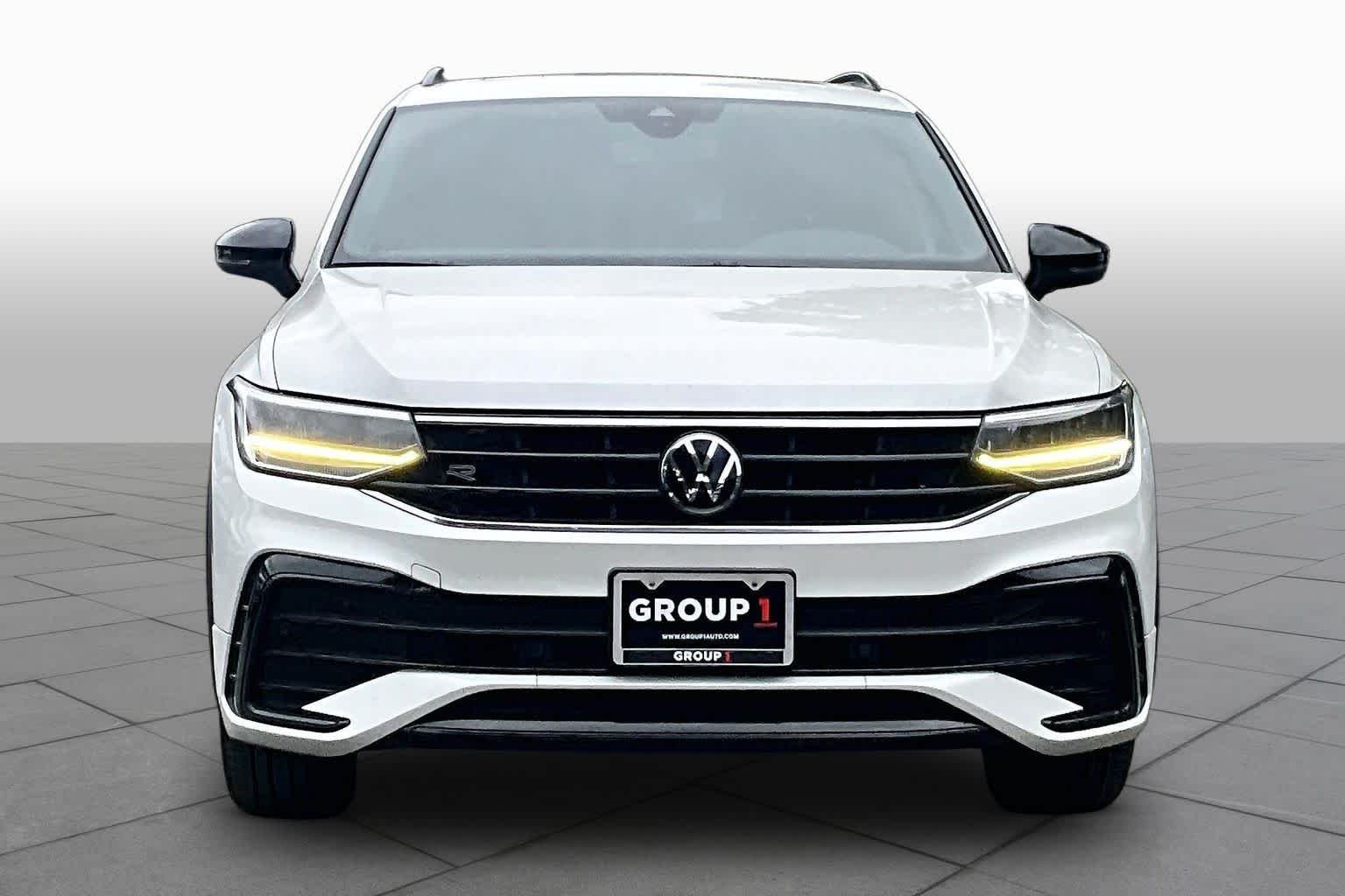 Used 2022 Oryx White Pearl Volkswagen SE R-Line Black image 4