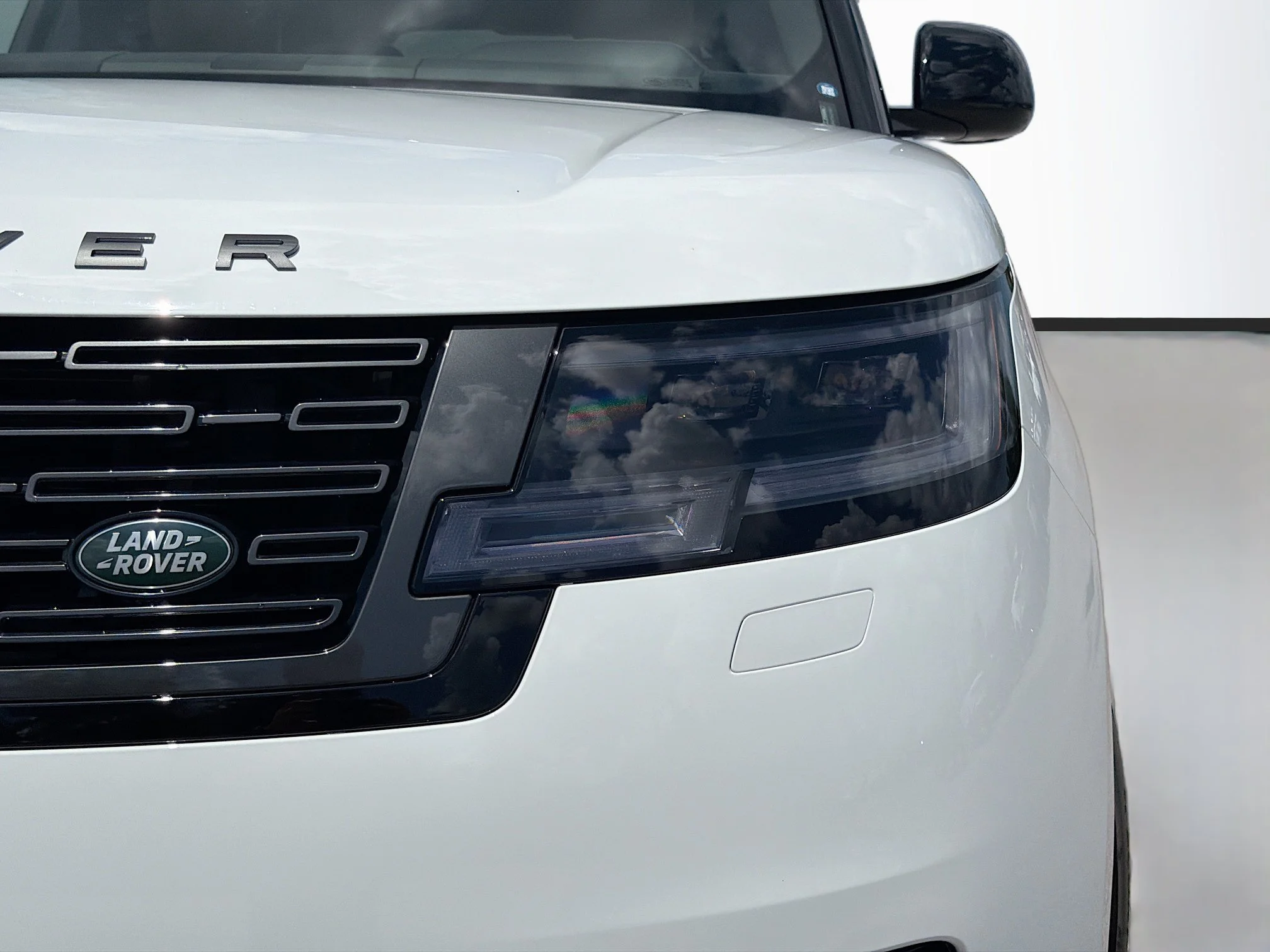 New 2026 Fuji White Land Rover SE image 9