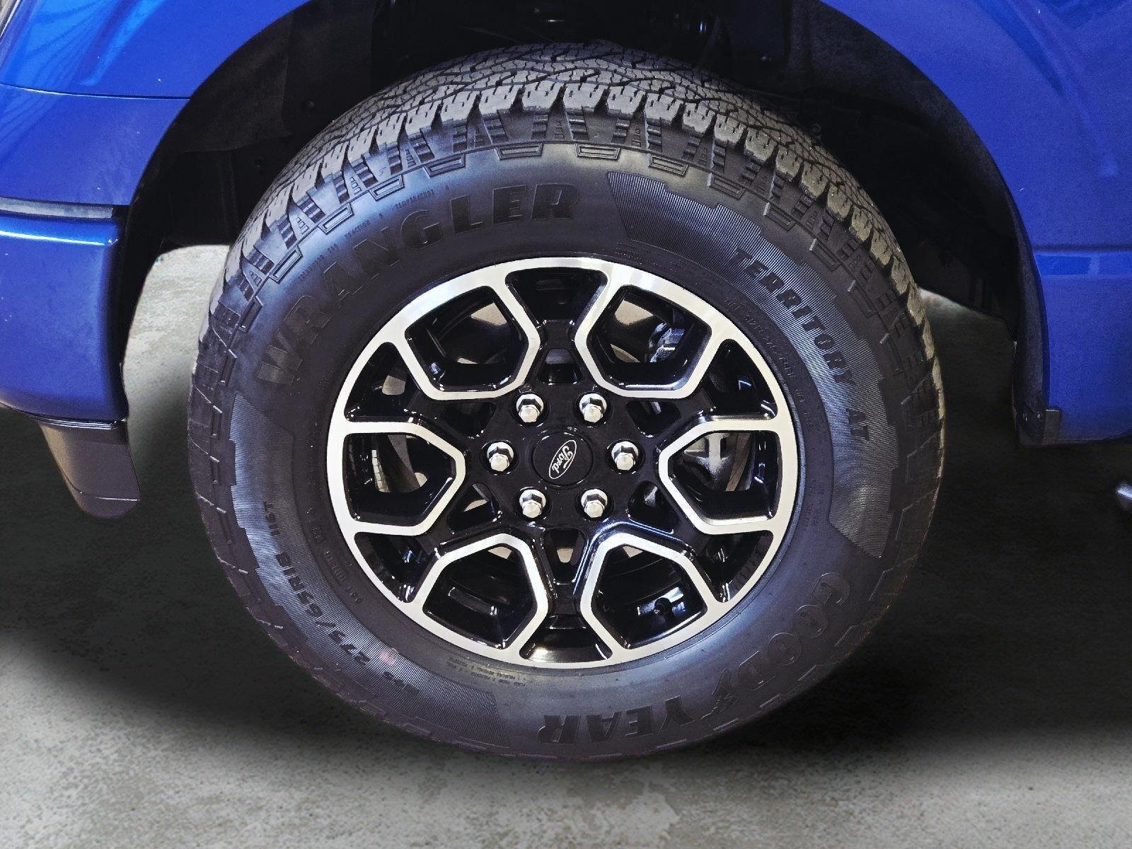 Used 2023 Atlas Blue Ford XLT image 18