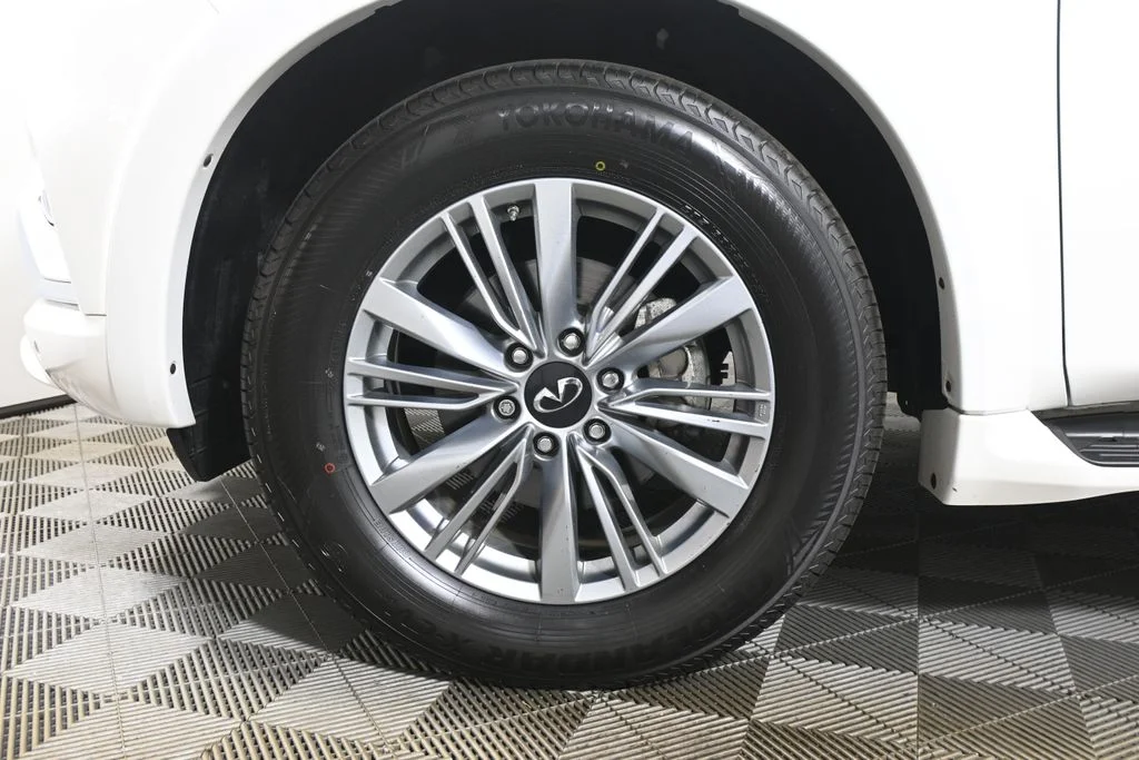 Certified Used 2023 White INFINITI LUXE image 12