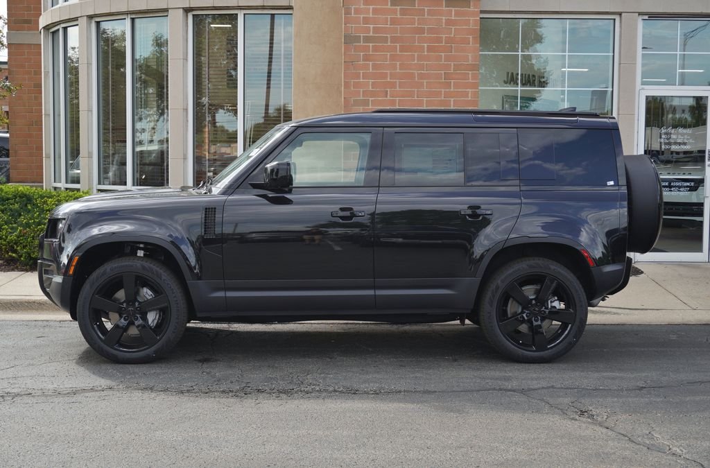 New 2026 Santorini Black Land Rover S image 2