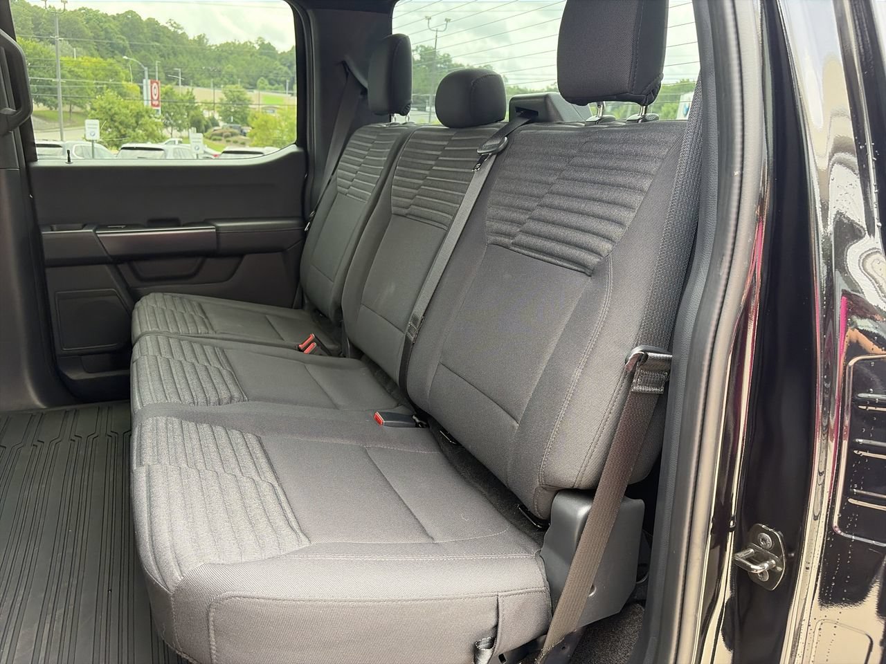 Used 2022 Agate Black Metallic Ford LARIAT image 29