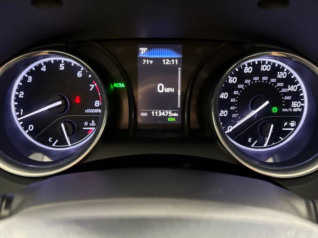 2020 Toyota Camry SE - Photo 15