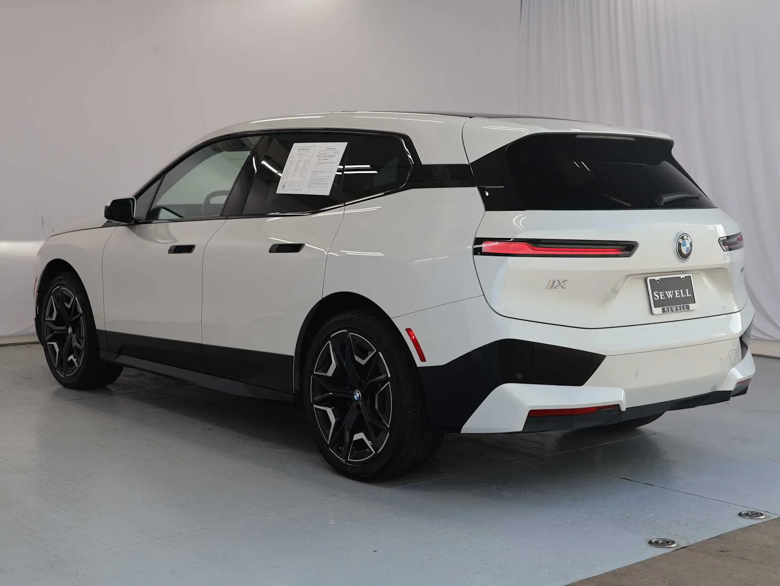 Used 2024 Mineral White Metallic BMW xDrive50 image 6