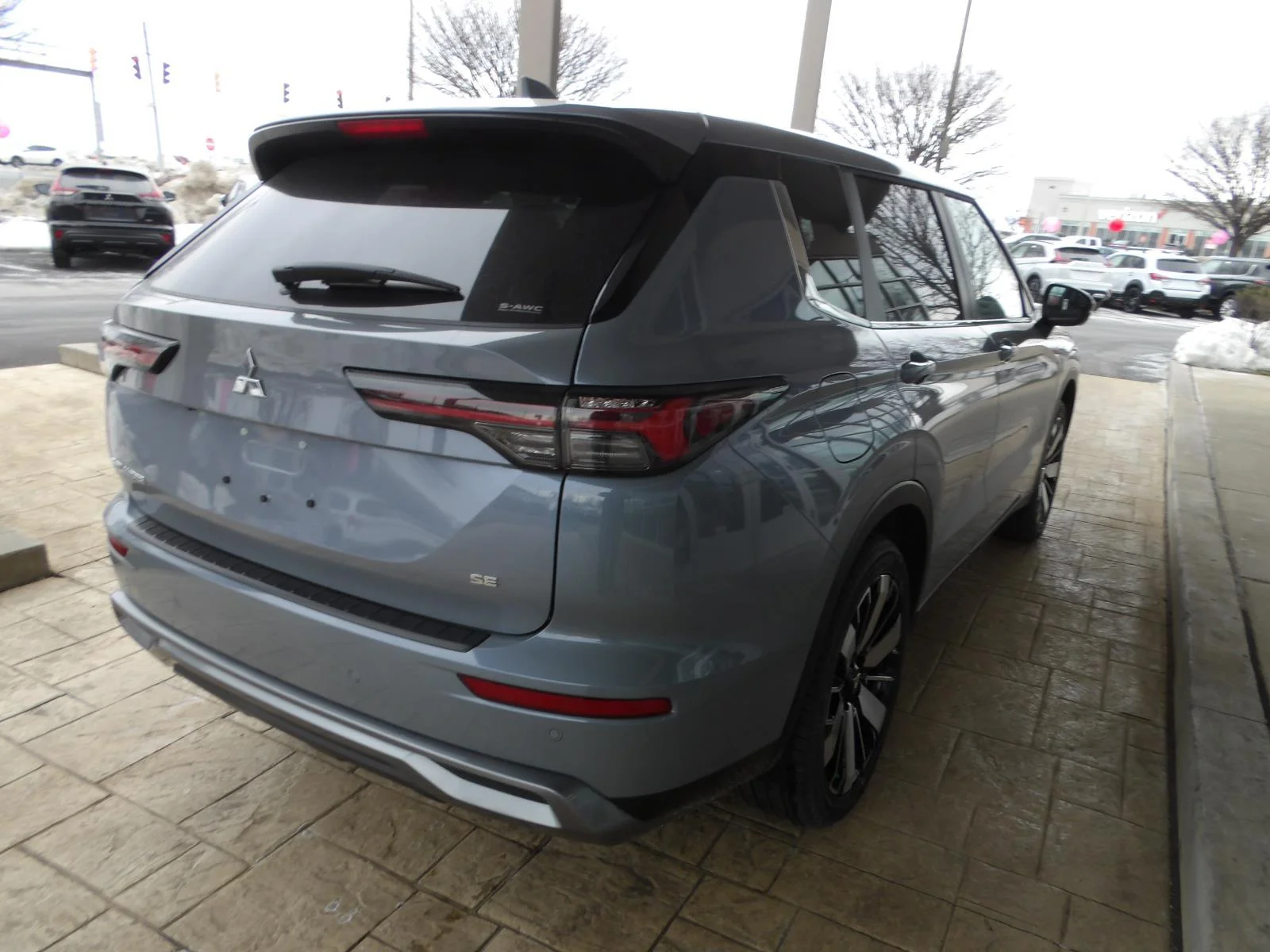 New 2026 Graphite Gray Mitsubishi SE image 7