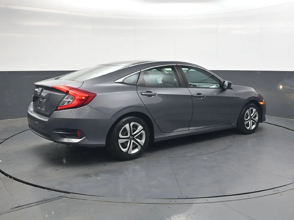 Certified Used 2018 Lunar Silver Metallic Honda LX image 4