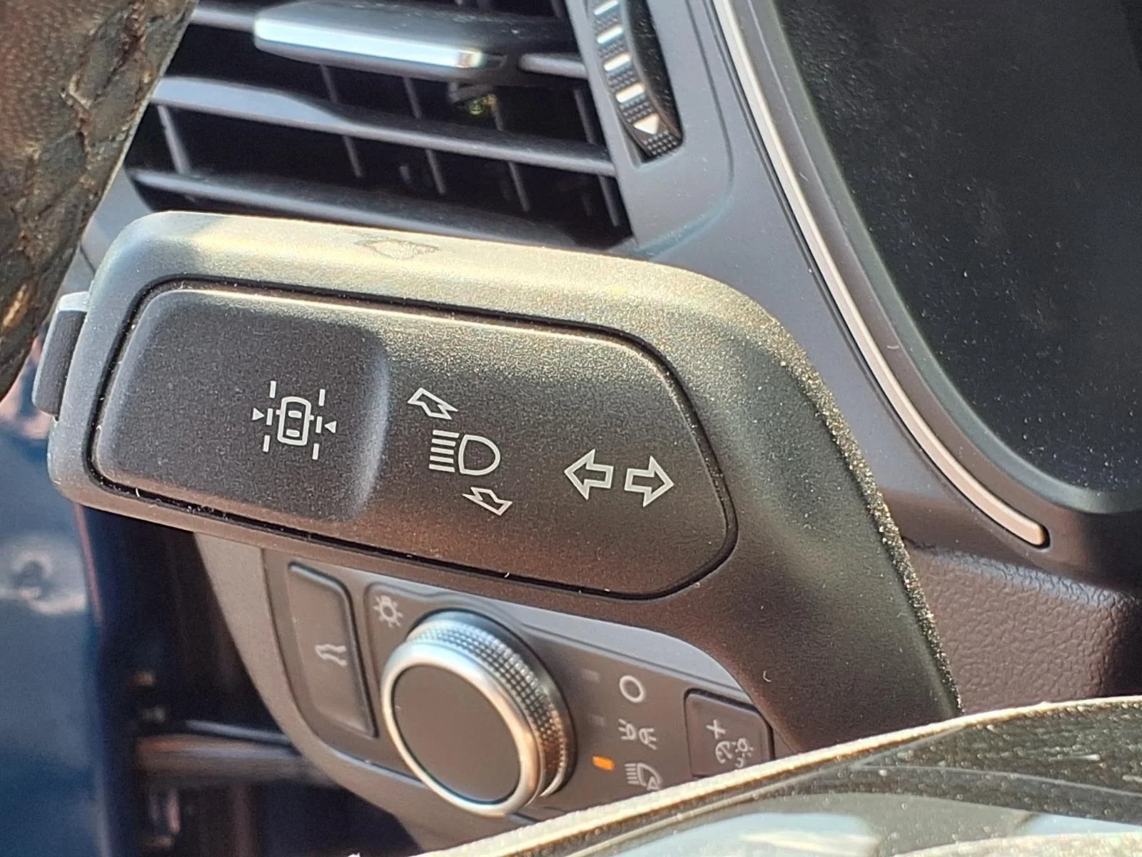 Used 2022 Atlas Blue Ford SE image 16
