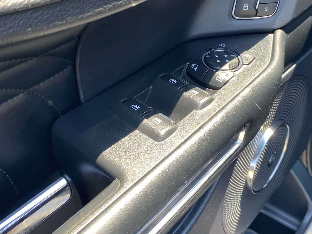Used 2019 White Ford Platinum image 21