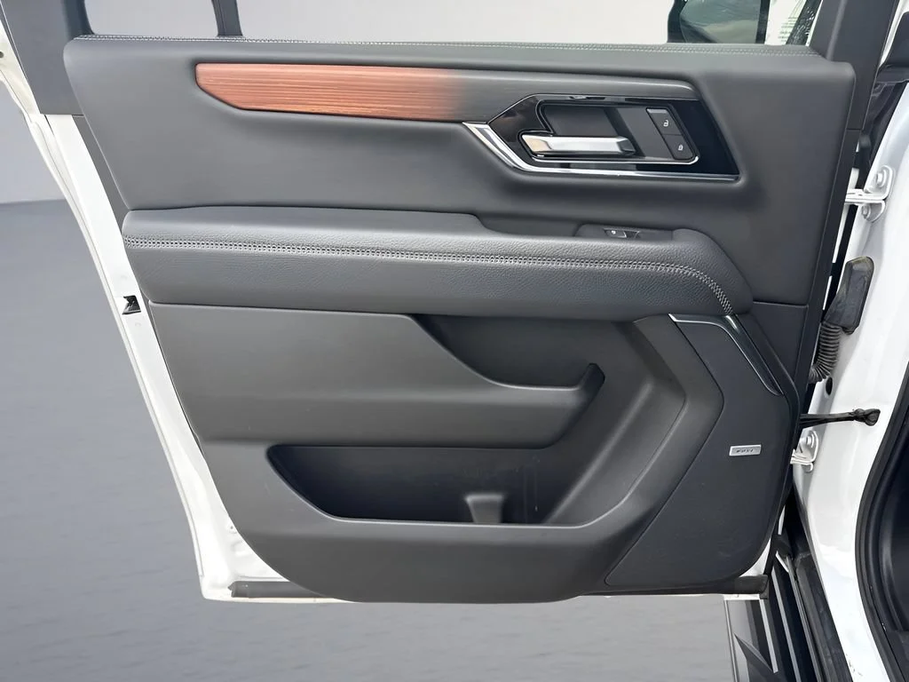Used 2025 Summit White GMC Denali image 31