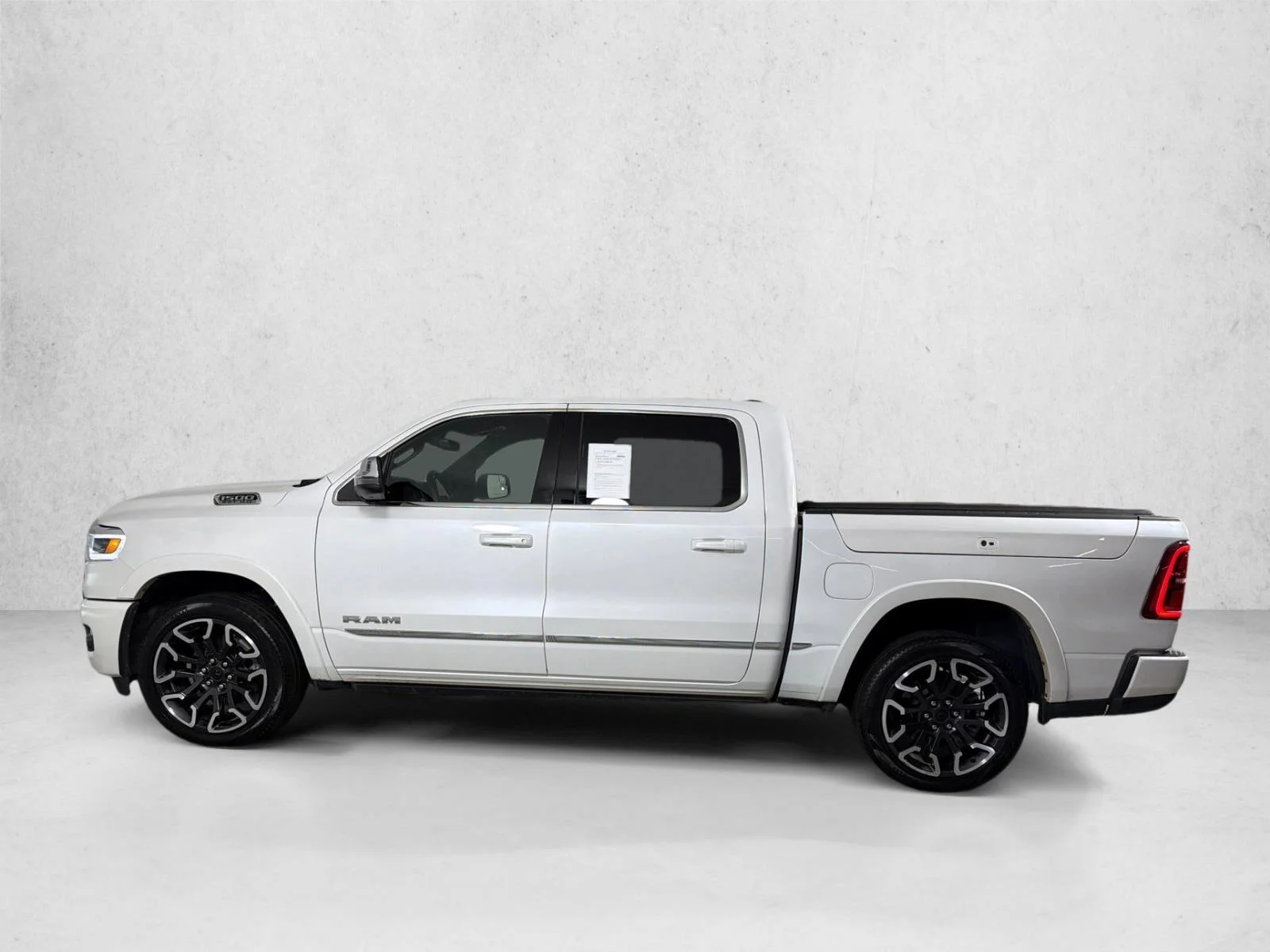 Used 2025 White Ram Limited image 8